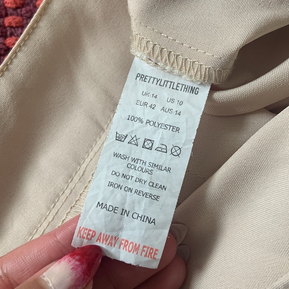 PRETTYLITTLETHING SIZE 10 Beige High-waist Cargo Shorts - Picture 8 of 9